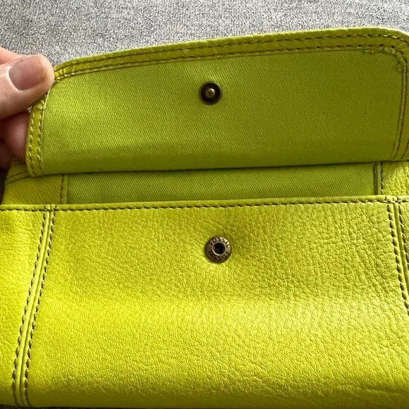 Fossil Emma Clutch in stunning Lime Color - Picture 6 of 16